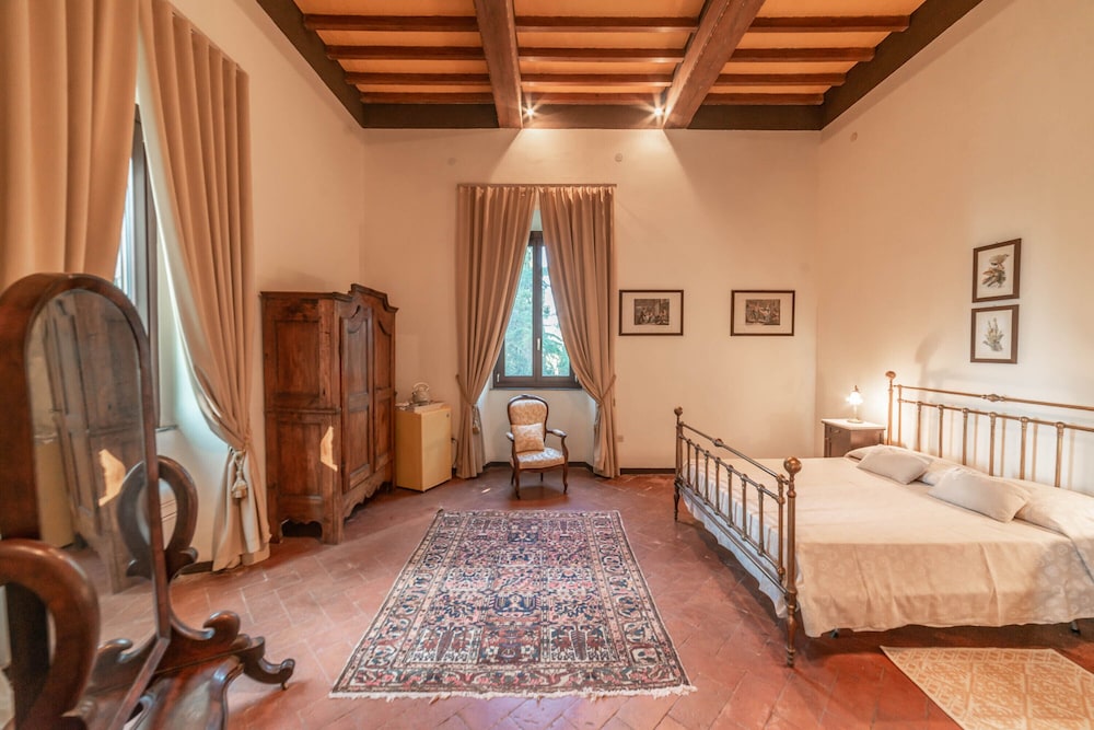 Romantic Double Room, 1 Queen Bed, Pool Access, Executive Level photo 2