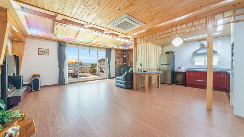 Basic Room, 2 Bedrooms (101)