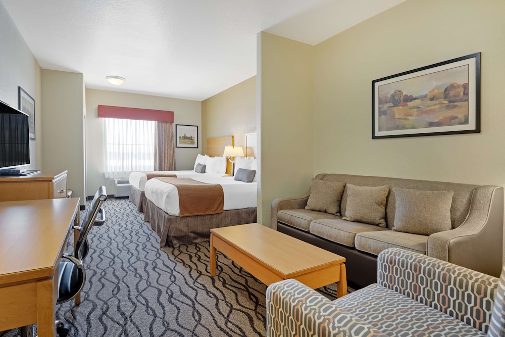 Suite, 2 Queen Beds, Non Smoking, Refrigerator & Microwave (with Single Sofabed) photo 1
