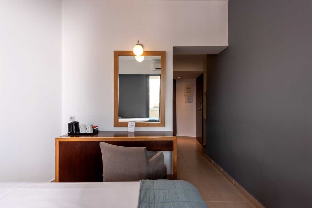 Studio Suite, Balcony, Garden View