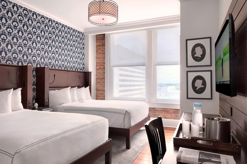 2 Queen Beds, Small Room - Photo 4
