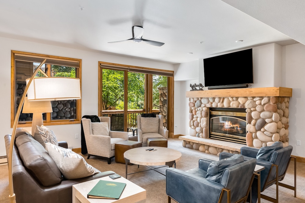 Condo, 2 Bedrooms
