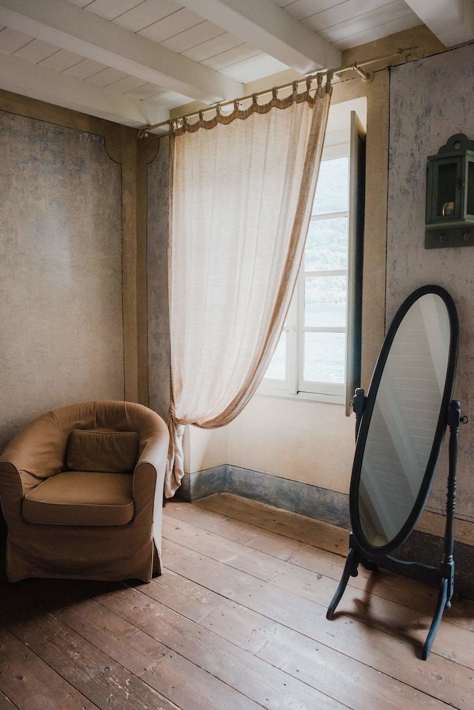 Romantic Suite, 2 Bedrooms, Lake View photo 3