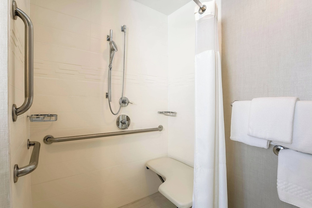 Suite, 1 Bedroom - Photo 6
