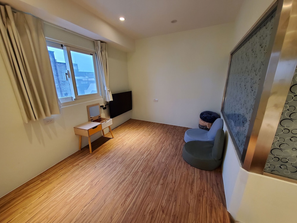 Standard Quadruple Room, Non Smoking - Photo 11