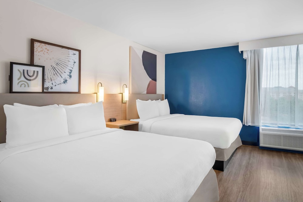 Room, 2 Queen Beds, Accessible (Mobility & Roll-in Showe) - Photo 2
