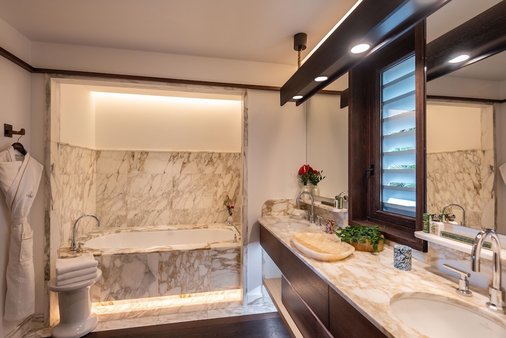 Deluxe Suite photo 3