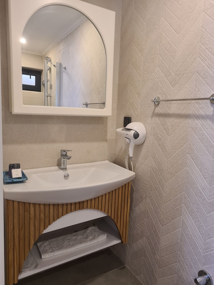 Standard Twin Room, Ground Floor