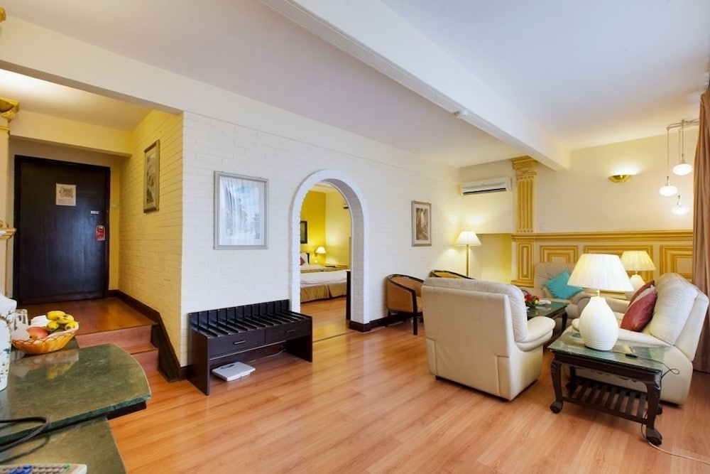 Suite - Photo 20