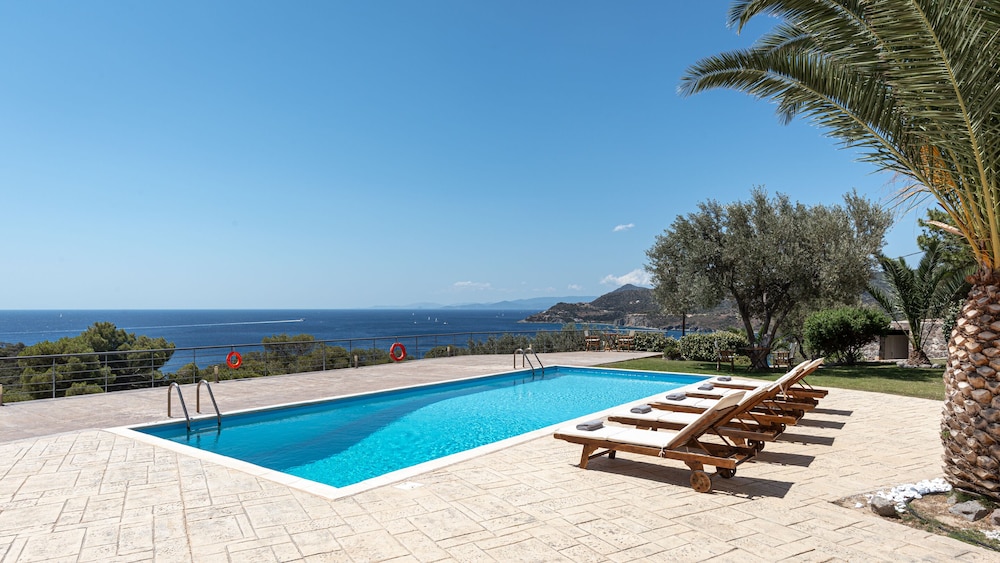Grand Villa photo 1