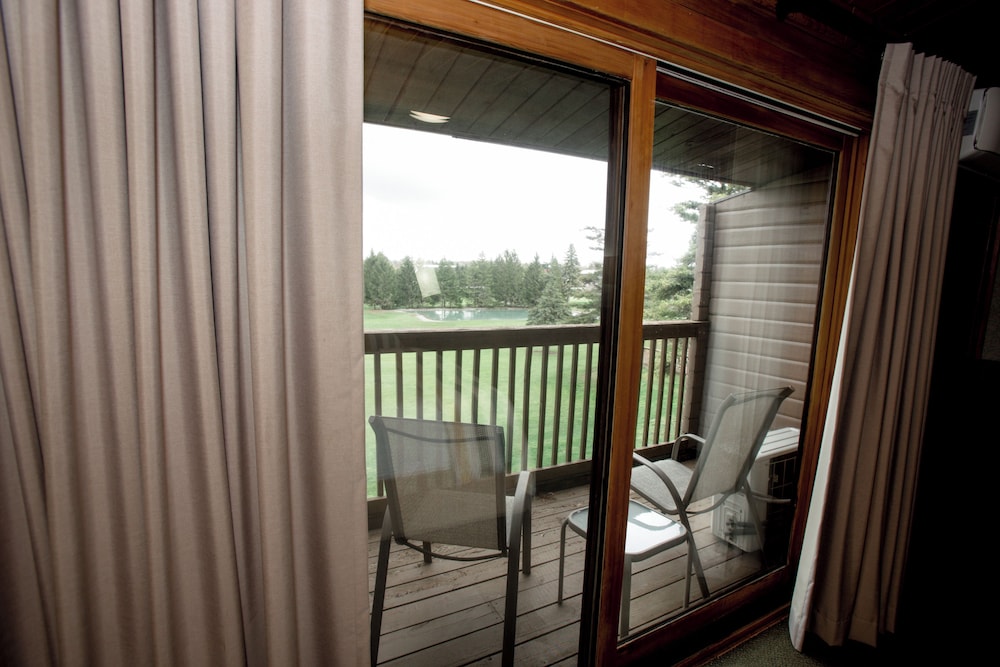 Main Lodge, Deluxe 2 Queen Beds photo 3