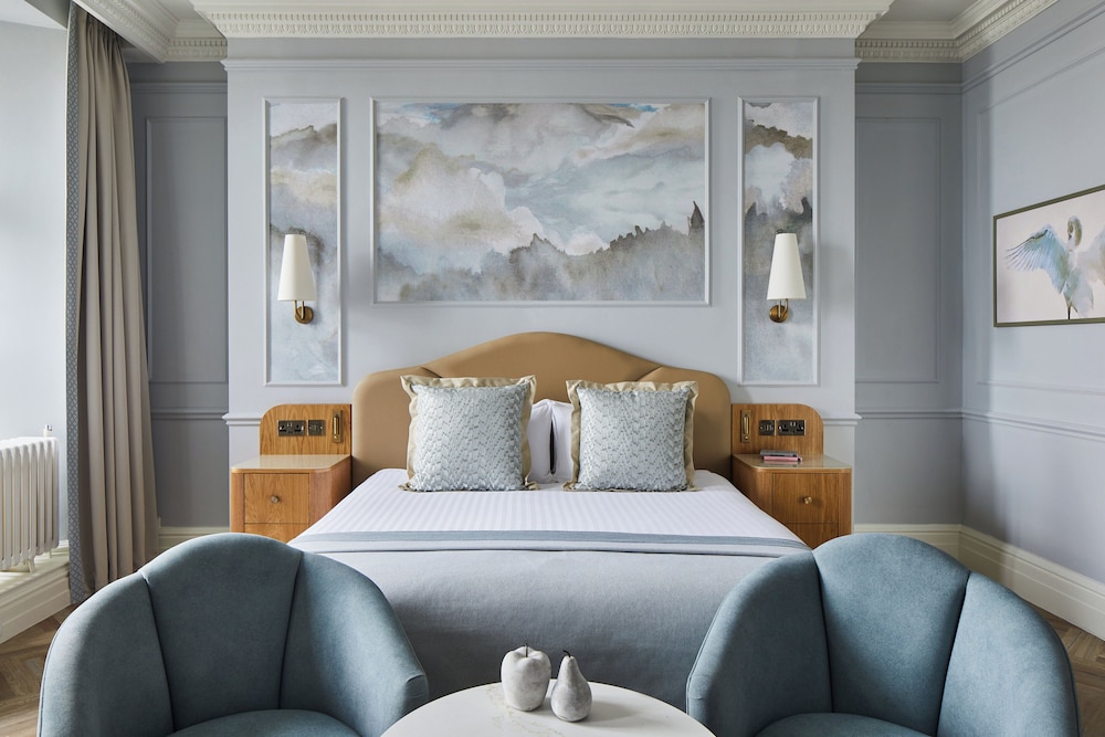 Feature King Room with View