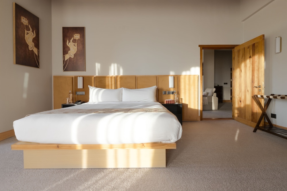 Raven Suite photo 3