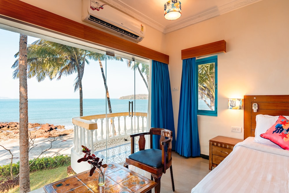 Beachfront Sea View photo 2