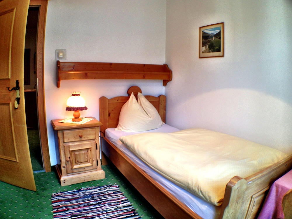 Standard Single Room, Shared Bathroom