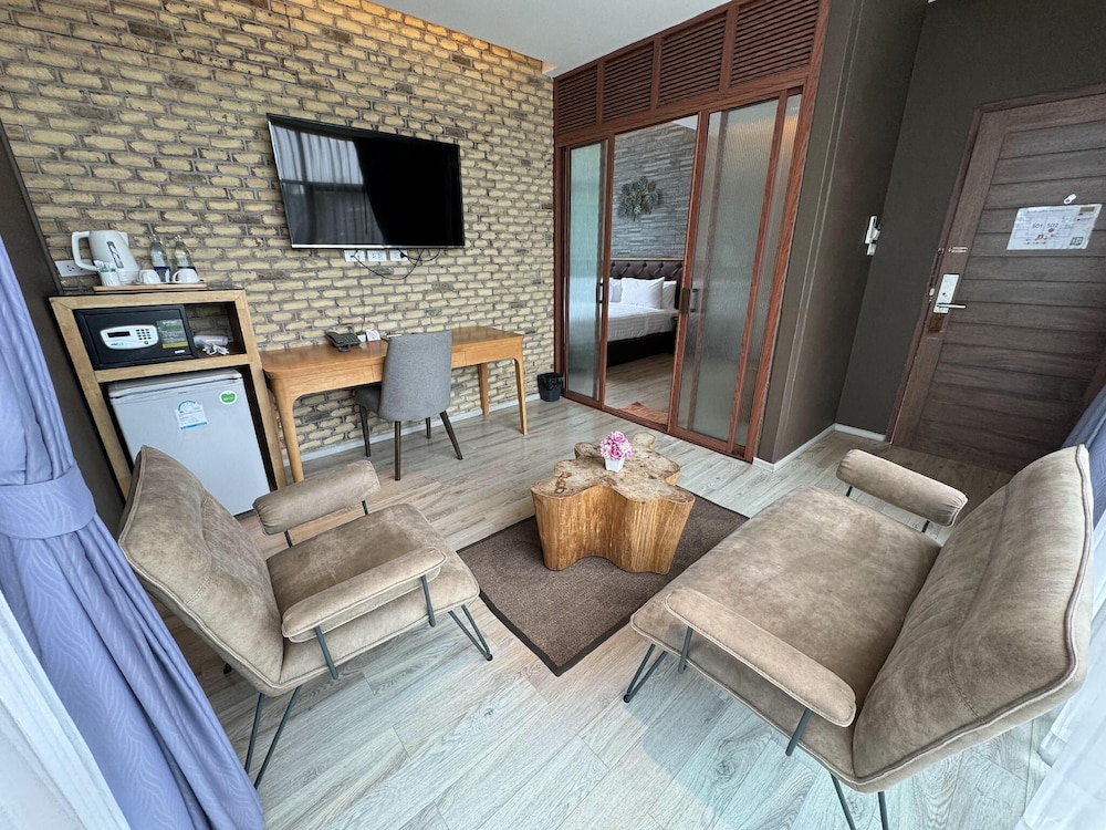 Suite, 1 Bedroom, Bathtub photo 2