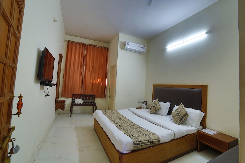 Premium AC Room photo 2