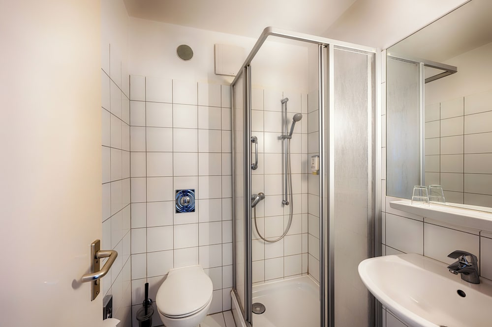 Standard Double or Twin Room - Photo 3