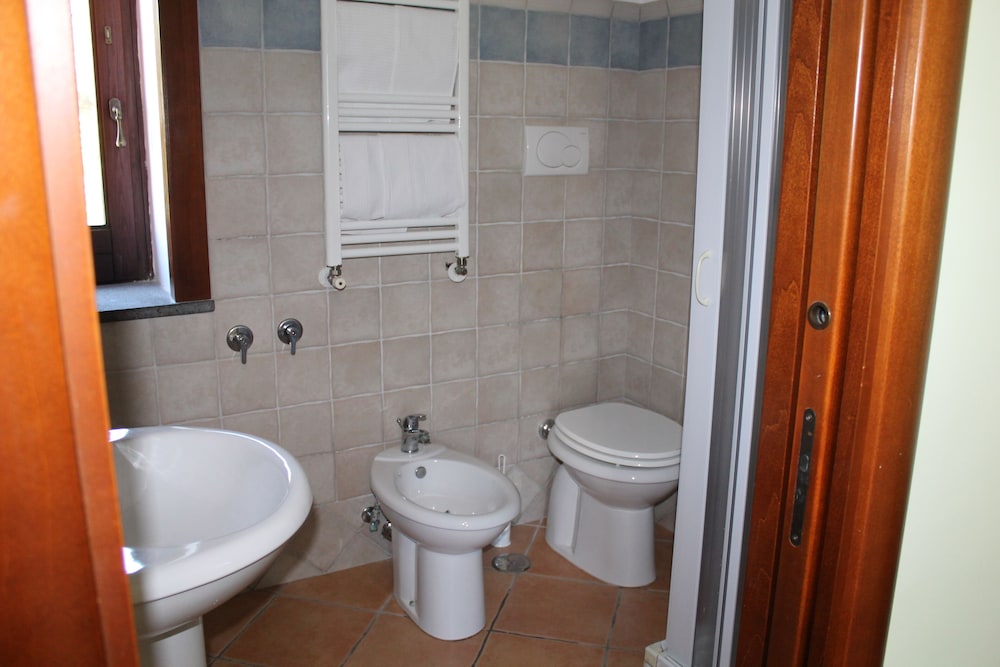 Basic Double or Twin Room, 1 Bedroom, Partial Sea View, Courtyard Area (Amalfi) photo 2