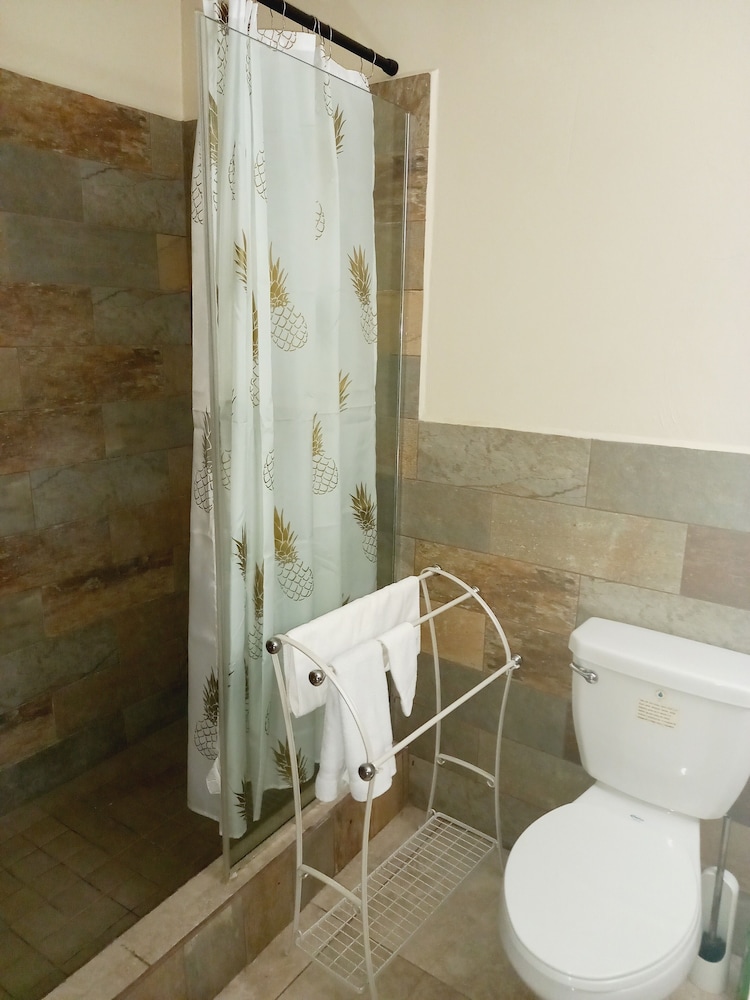 Comfort Townhome, 3 Bedrooms, Kitchen photo 3