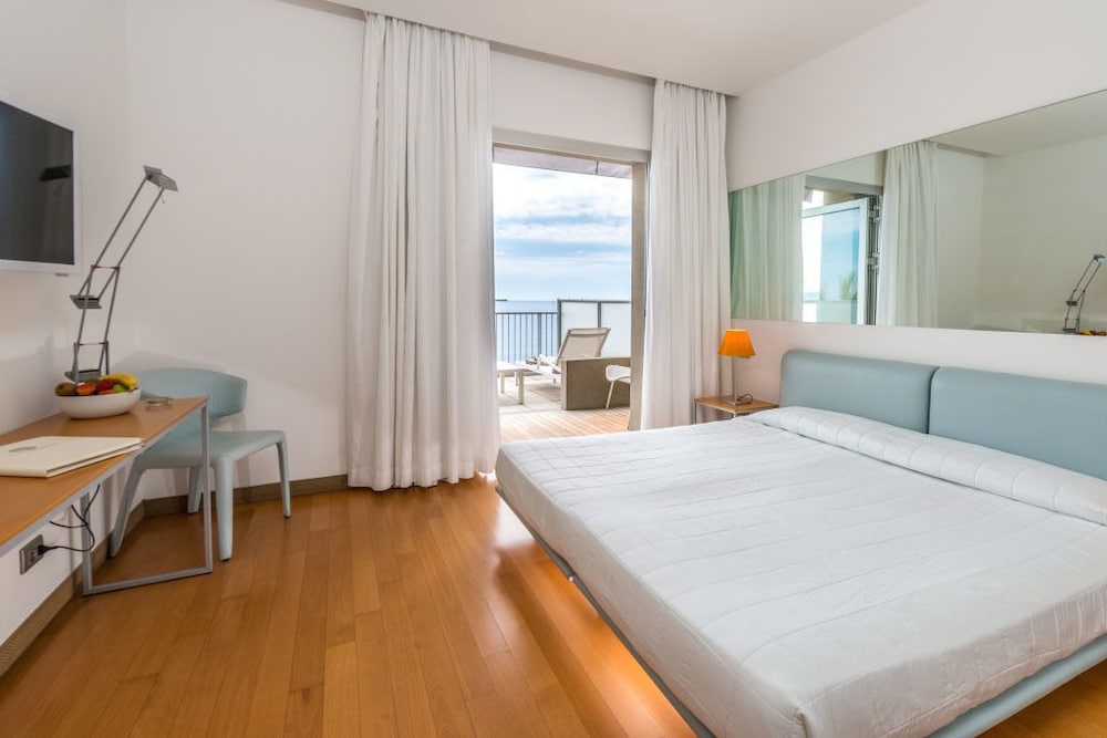 Double or Twin Room, Terrace, Sea View