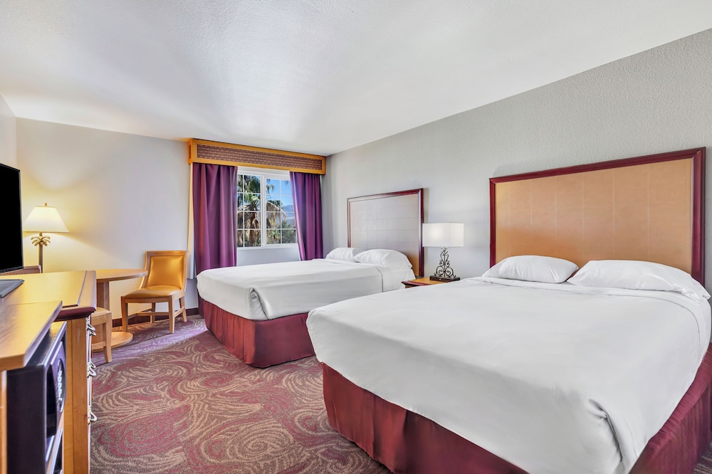 Standard Room, 2 Queen Beds, Pool View - Photo 1