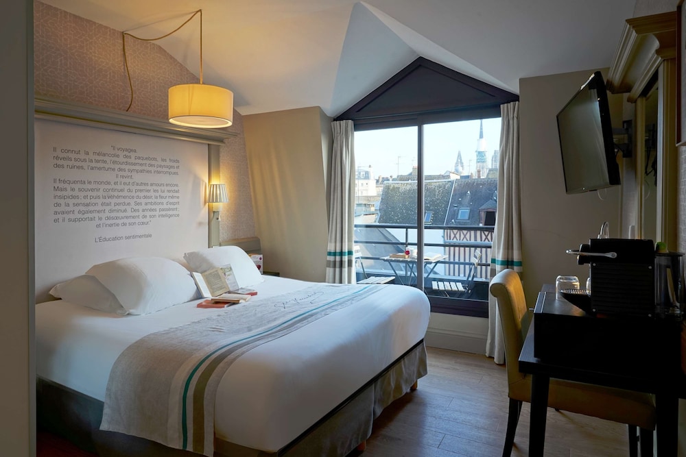 Superior Room, 1 Queen Bed, Balcony, City View (Larger Room) - Photo 1