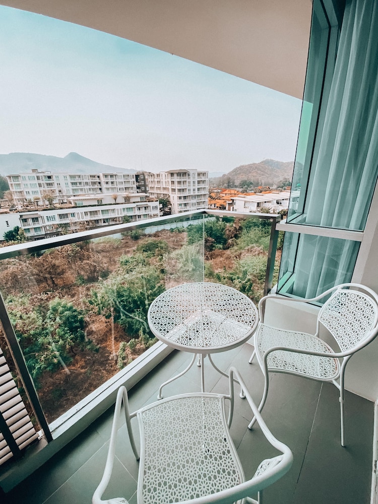 One Bedroom Mountain View Suite photo 2