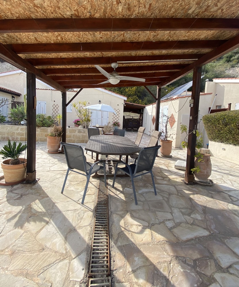 Villa photo 3
