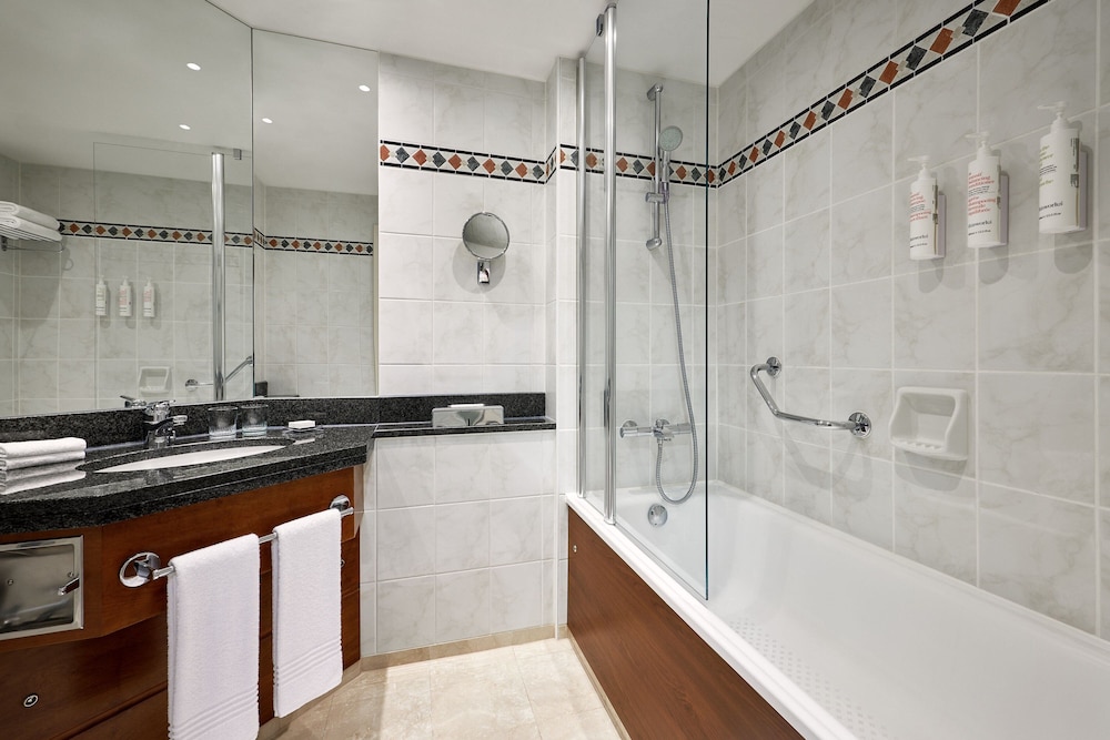 Executive Room, 1 King Bed, Executive Level - Photo 5