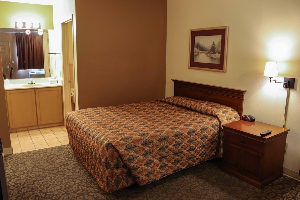 Standard Room, 1 Queen Bed photo 1