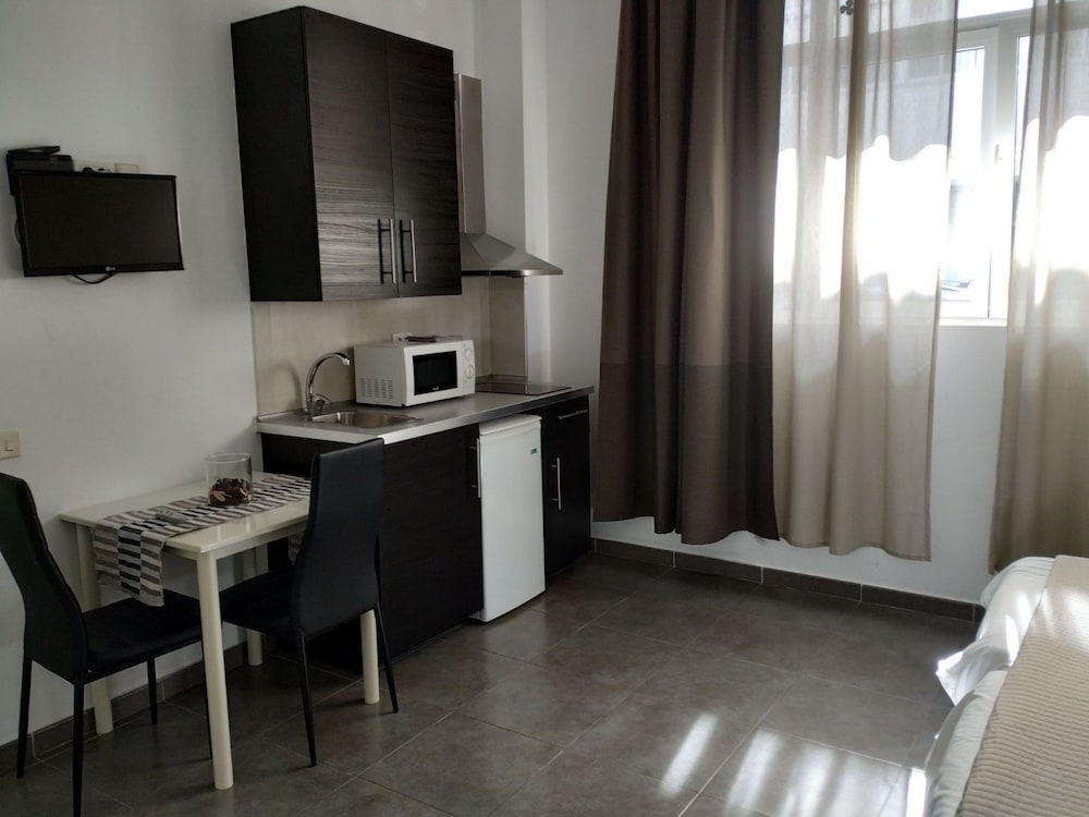 Standard Room, 2 Twin Beds - Photo 2
