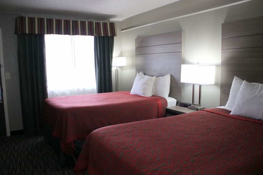 Room, 2 Double Beds, Non Smoking - Photo 5