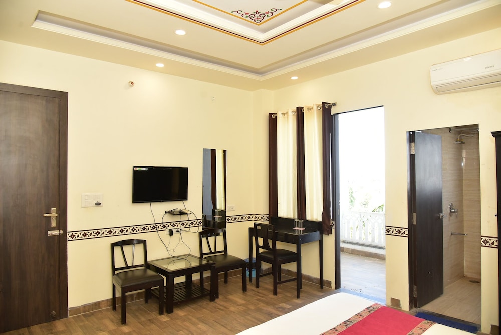 Deluxe Room - Photo 5