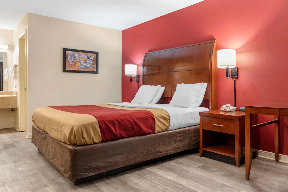 Standard Room, 1 King Bed, Non Smoking - Photo 1