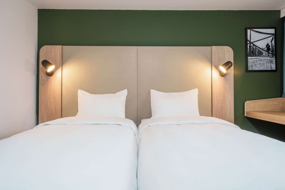 Standard Room, 2 Twin Beds - Photo 5