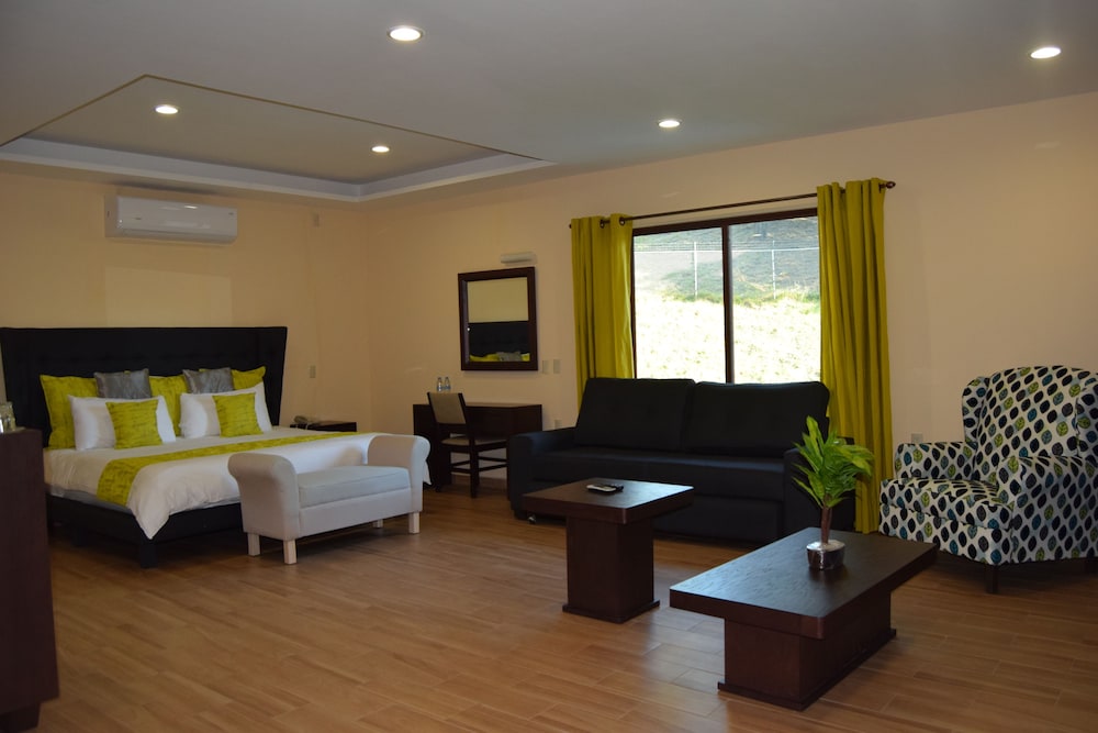 Deluxe Suite, Mixed Dorm