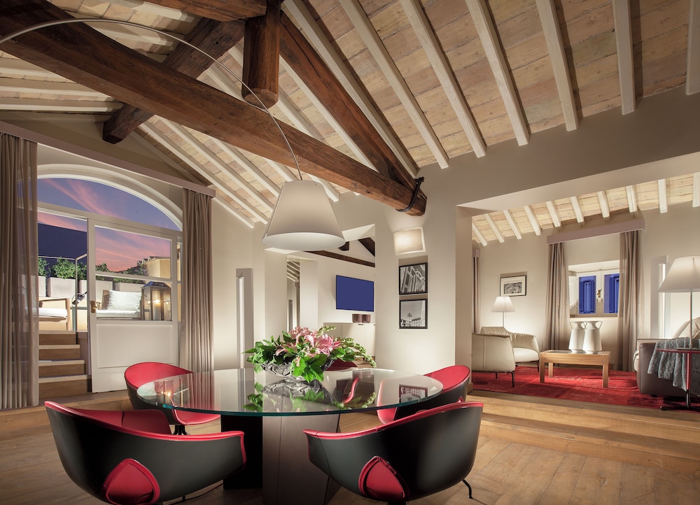 Scanderbeg Suite photo 1