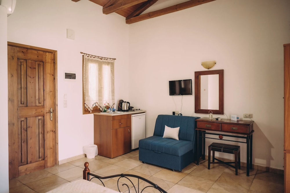Family Apartment, 1 Bedroom (Trikalioti'S Lush Estate Apt) photo 1
