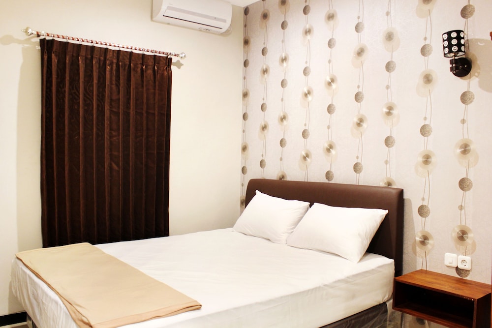Standard Double Room, Shared Bathroom
