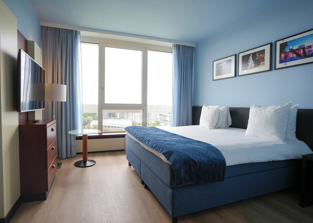 Suite, 1 Bedroom - Photo 5