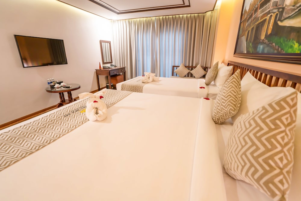 Deluxe Family Room, Balcony - Photo 9