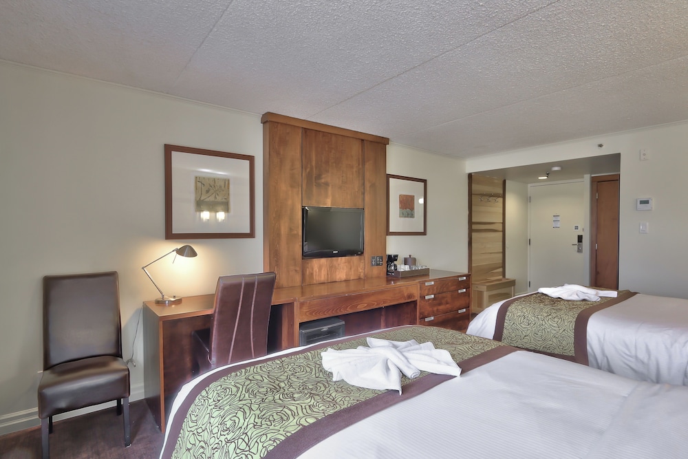 Quadruple Room with Two Double Beds and 4 Adults Occupancy (Non Smoking) photo 1