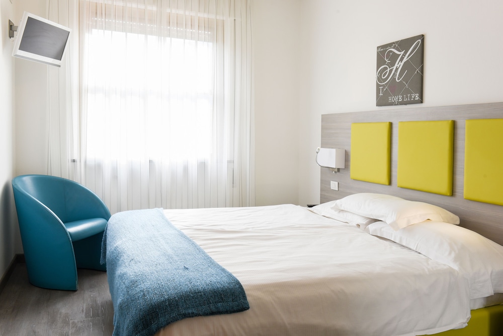 Classic Double Room Single Use photo 3