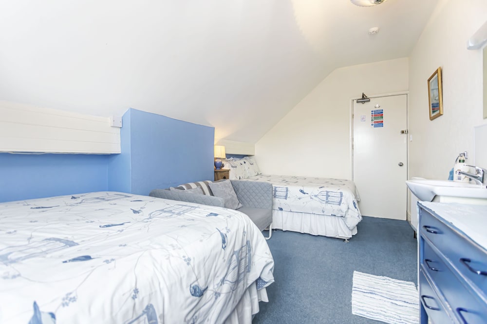 Economy Triple Room, Shared Bathroom, Garden View photo 3