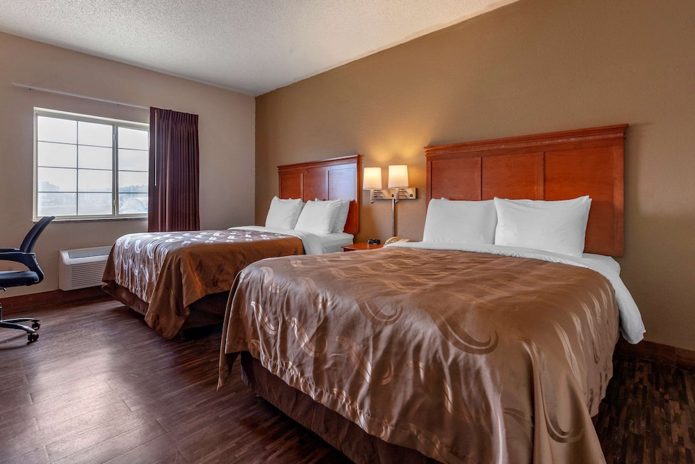 Standard Room, 2 Queen Beds, Non Smoking - Photo 1