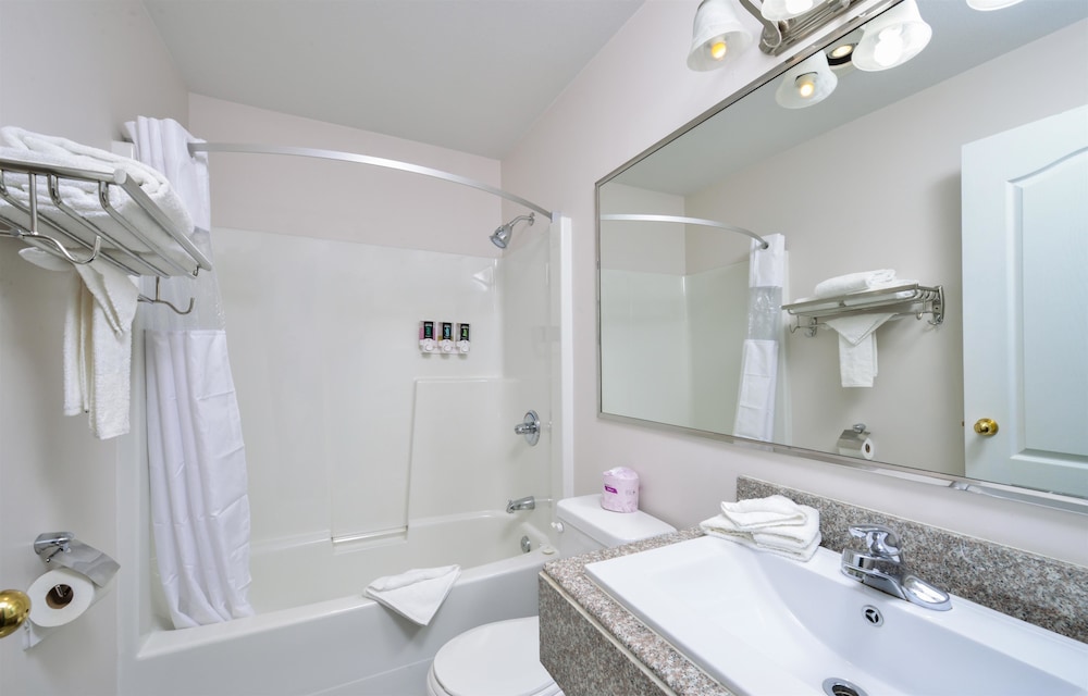 Room, 2 Queen Beds, Non Smoking, Kitchenette - Photo 7
