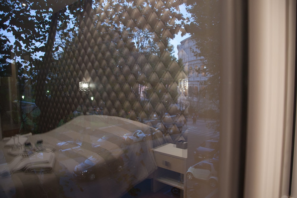 Deluxe Suite (Coliseum view) photo 1