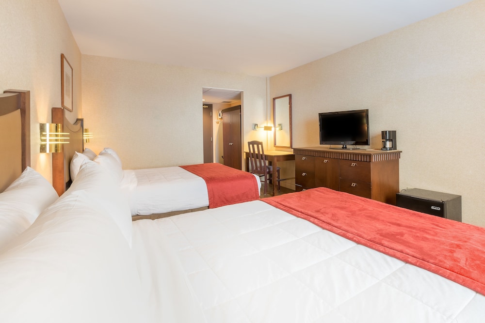 Classic Room, 2 Queen Beds photo 3