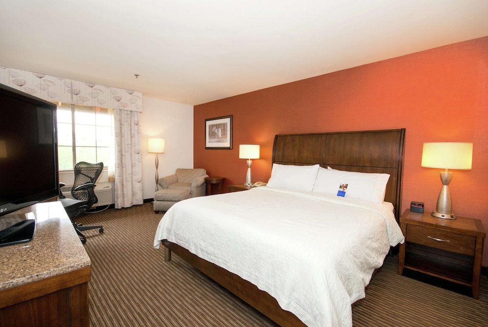 King Bed Bedroom Suite - Photo 3